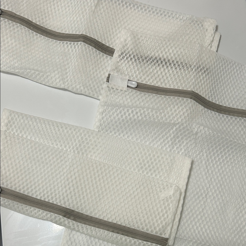 White Mesh Laundry Bags with Zippers